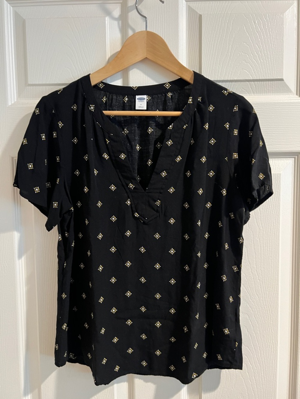 Old Navy Black Short-Sleeve Split V-Neck Top with Gold Diamond Print